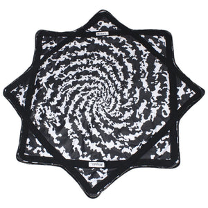 Black and white spiral patterned mat - 057f53a7-eb82