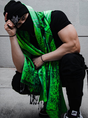 Man in black with green shawl, wounds_dvn_7